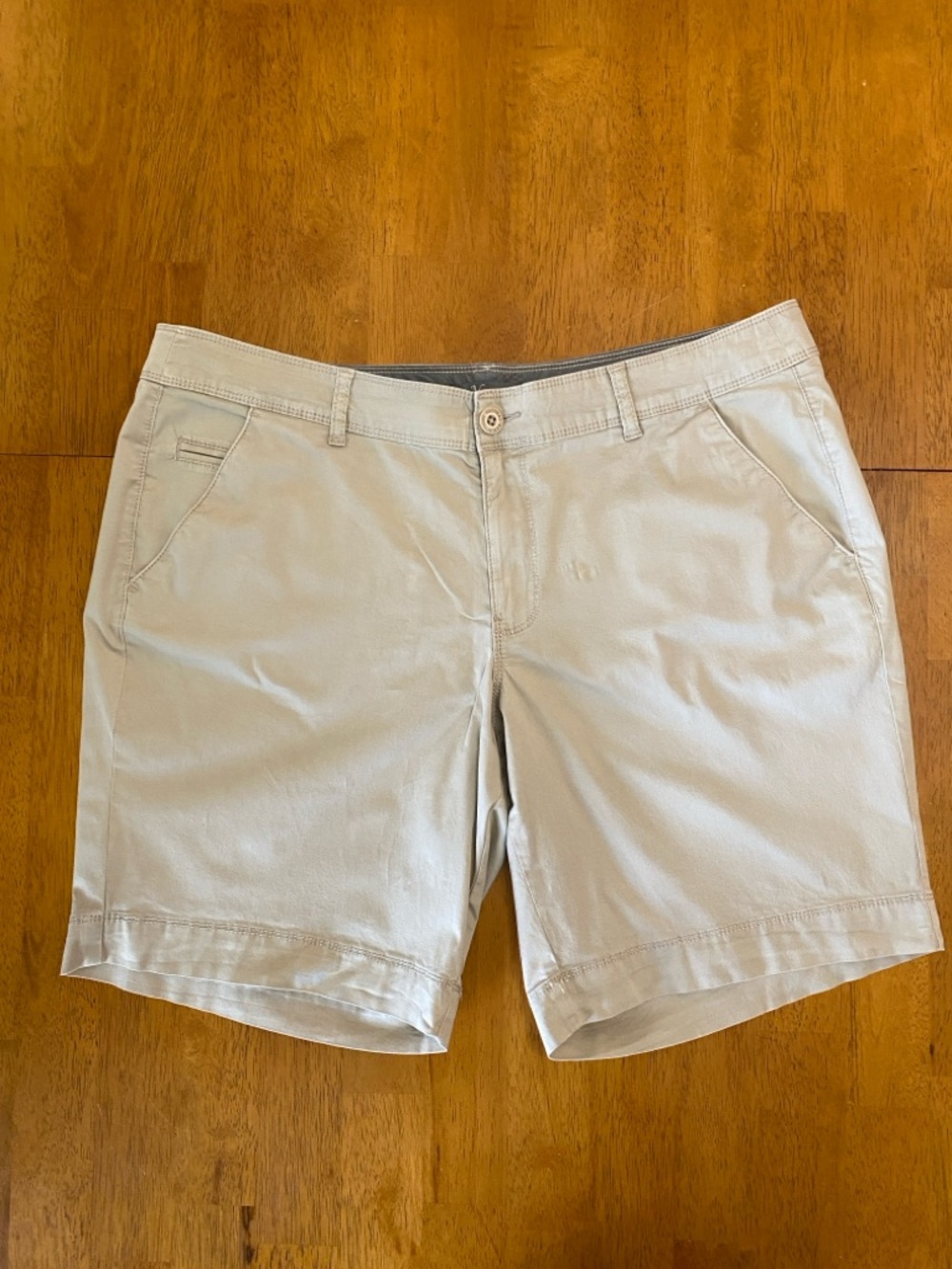 Natural Reflections Khaki Women's Shorts, size 16